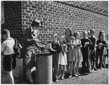 Fat and grease were collected during World War II, then made into gunpowder. I spent the week searching for (good) fat to eat, while in 1942 these kids in Roanoke, Va., spent their time waiting in line to donate cooking fat. 